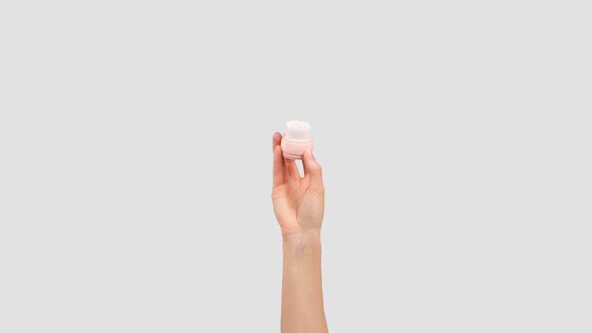 Sonic Cleansing Brushes vs. Hands: What Cleans Better — Glow Guide